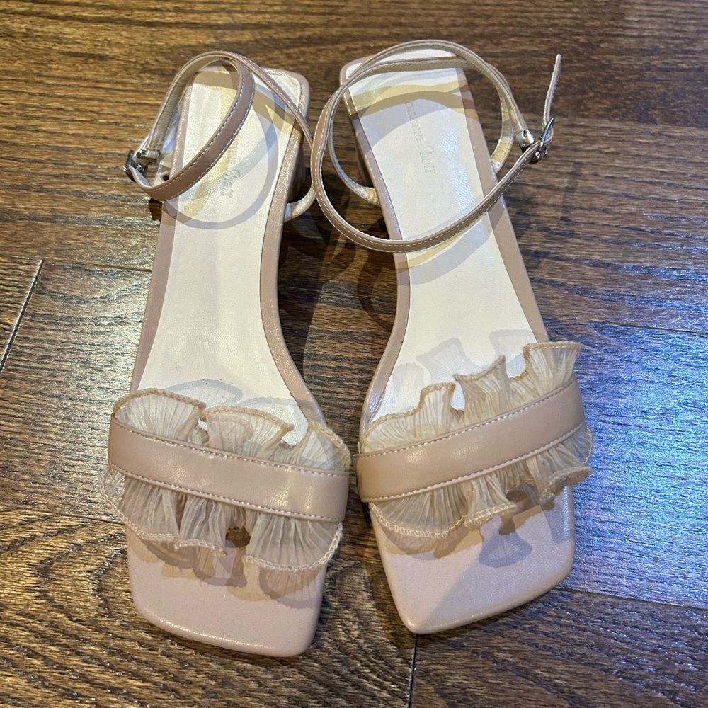 Cream Sandals with Ruffle Lace Detail size 37
